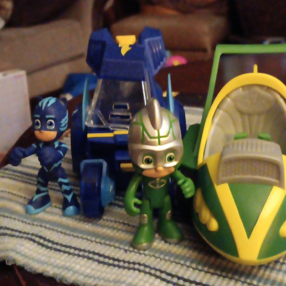 PJ MASKS GECKO AND CAT BOY